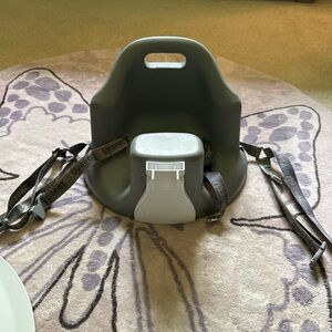 Upseat baby booster seat recommended by doctors. Like new condition